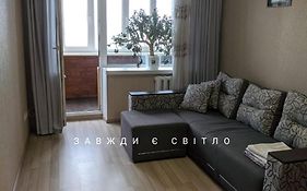 Apartment With Balcony On Peremohy Avenue 43